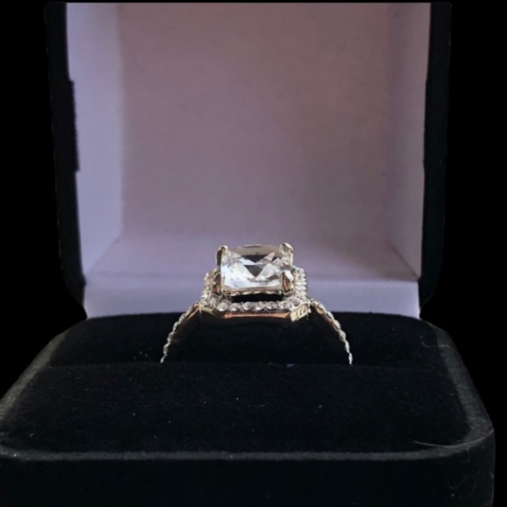 CUBIC ZIRCONIA DAZZLING RING - Picture 4 of 7